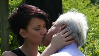 Sex Outside in the Park - наслаждайтесь лучшим порно на HD-PORN.ONLINE