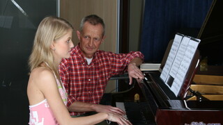 The Blonde Piano Instructor - смотреть новое порно видео HD-PORN.ONLINE