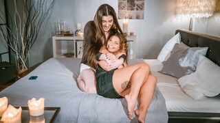 Lesbian Bedroom Bliss with Amy Red and Marry Morrgan - наслаждайтесь лучшим порно на HD-PORN.ONLINE