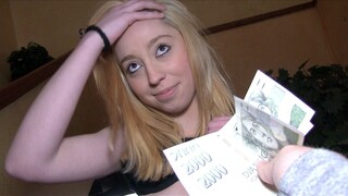 Teen Gives Blowjob for Money Outdoors - наслаждайтесь лучшим порно на HD-PORN.ONLINE