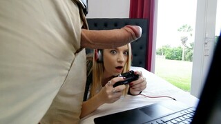 Teen Gamer Girl Gets Banged Hard - наслаждайтесь лучшим порно на HD-PORN.ONLINE