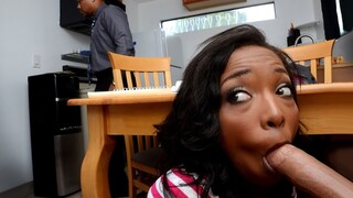 Under the Table Action with Daya Knight - наслаждайтесь лучшим порно на HD-PORN.ONLINE