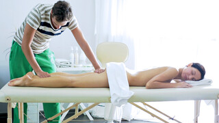 Teen Gets Hot Massage From The New Guy - смотреть новое порно видео HD-PORN.ONLINE