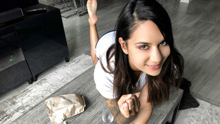 Hot MILF Alexis Zara Gets Stimulated by Elliott Amell - наслаждайтесь лучшим порно на HD-PORN.ONLINE