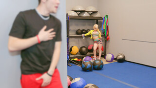 Hot MILF Nikki Delano Gets a Complimentary Cum Massage - наслаждайтесь лучшим порно на HD-PORN.ONLINE