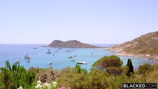 Mia Melano & Freddy Gong Hot Vacation Sex - Big Tits, Blowjob & Pool Fun - наслаждайтесь лучшим порно на HD-PORN.ONLINE