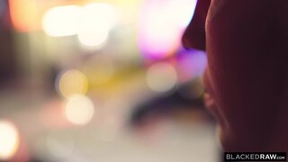 Hot Brunette August Ames Gives Jason Luv a Late Night Blowjob in Hotel - наслаждайтесь лучшим порно на HD-PORN.ONLINE