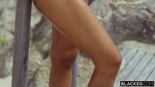 Hot Wife Apolonia Lapiedra Takes Two Cocks in Wild Threesome - наслаждайтесь лучшим порно на HD-PORN.ONLINE