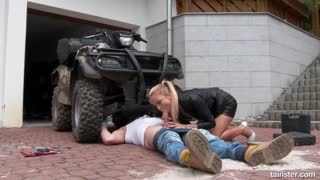 Blonde Angella Christin Gets Golden Shower After Cumshot - наслаждайтесь лучшим порно на HD-PORN.ONLINE