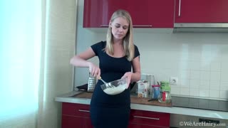 Darina Nikitina plays with herself in the kitchen - смотреть новое порно видео HD-PORN.ONLINE