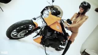 Hot blonde Clover shows off tattoos in sexy backstage shoot - наслаждайтесь лучшим порно на HD-PORN.ONLINE