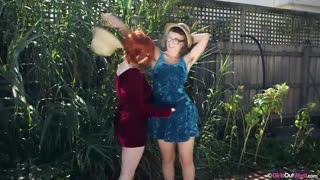 Brunette & Redhead Lesbian Outdoor Fun - Panda & Rosie Garden Party Pt1 - наслаждайтесь лучшим порно на HD-PORN.ONLINE