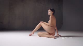 Sexy Brunette Ariel Shows Off Her Big Ass & Small Tits - наслаждайтесь лучшим порно на HD-PORN.ONLINE