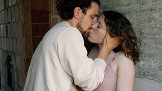 Tommy Plays With Arden's Tits and Kisses Her Outside - наслаждайтесь лучшим порно на HD-PORN.ONLINE