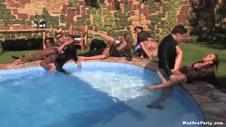 Jasmine Black Hot Pool Party Orgy with Brunettes and Blondes - наслаждайтесь лучшим порно на HD-PORN.ONLINE