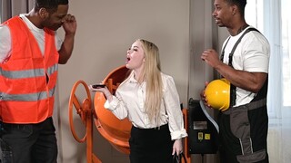 Blonde Bombshell Haley Spades Gets Gangbanged by 2 BBC Builders - наслаждайтесь лучшим порно на HD-PORN.ONLINE