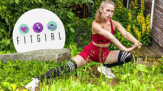 Nika Murr Shows Off Her Flexibility Outdoors - наслаждайтесь лучшим порно на HD-PORN.ONLINE