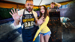 Serena's Squirting Session Before BBQ with Daddy - наслаждайтесь лучшим порно на HD-PORN.ONLINE