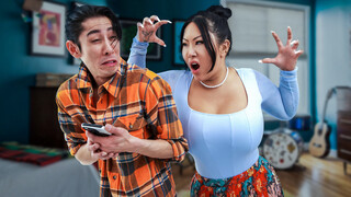 Connie Perignon's Naughty Debut: Mom's Shocking Demand! - наслаждайтесь лучшим порно на HD-PORN.ONLINE