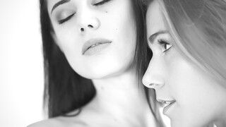 Hot Threesome with Alexis Crystal and Friends - наслаждайтесь лучшим порно на HD-PORN.ONLINE