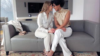 Confidential Threesome with Tiffany Tatum and Selva Lapiedra - наслаждайтесь лучшим порно на HD-PORN.ONLINE