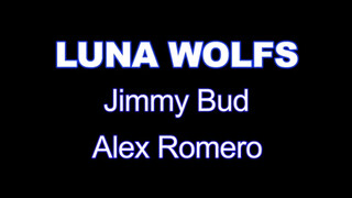 Luna Wolfs Gets Double Penetrated by 2 Young Studs - наслаждайтесь лучшим порно на HD-PORN.ONLINE