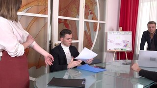 Naughty Office Fun with Mia Piper - Secretary Gets Down! - наслаждайтесь лучшим порно на HD-PORN.ONLINE