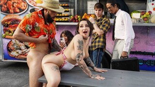 Outdoor Food Truck Action with Big Booty Anna Chambers - наслаждайтесь лучшим порно на HD-PORN.ONLINE
