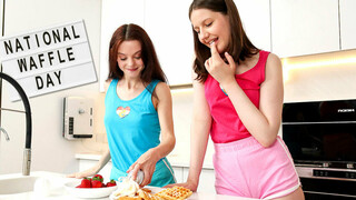 Waffle Fun with Kitti and Margo - смотреть новое порно видео HD-PORN.ONLINE