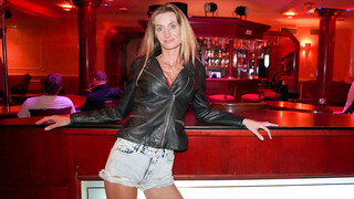 Club Debut with Amateur Couple - наслаждайтесь лучшим порно на HD-PORN.ONLINE