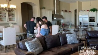 BEHIND THE CAMERA: Emma Barnes and Jack Phoenix Uncovered! - наслаждайтесь лучшим порно на HD-PORN.ONLINE